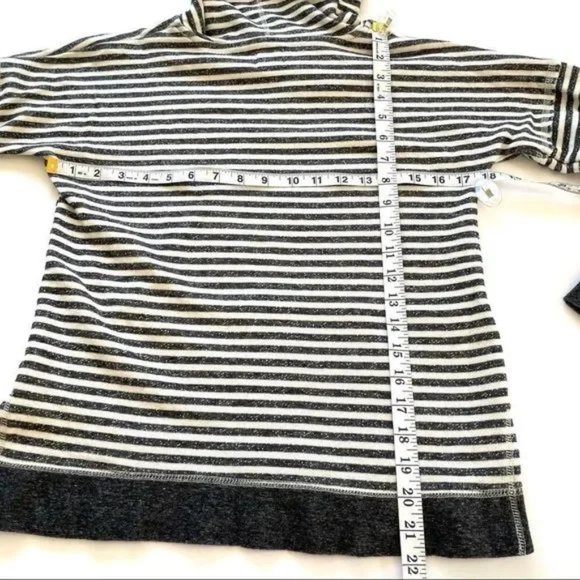 *3 FOR $30 SALE* Volcom Striped Lived In Hoodie, XS - Picture 7 of 7